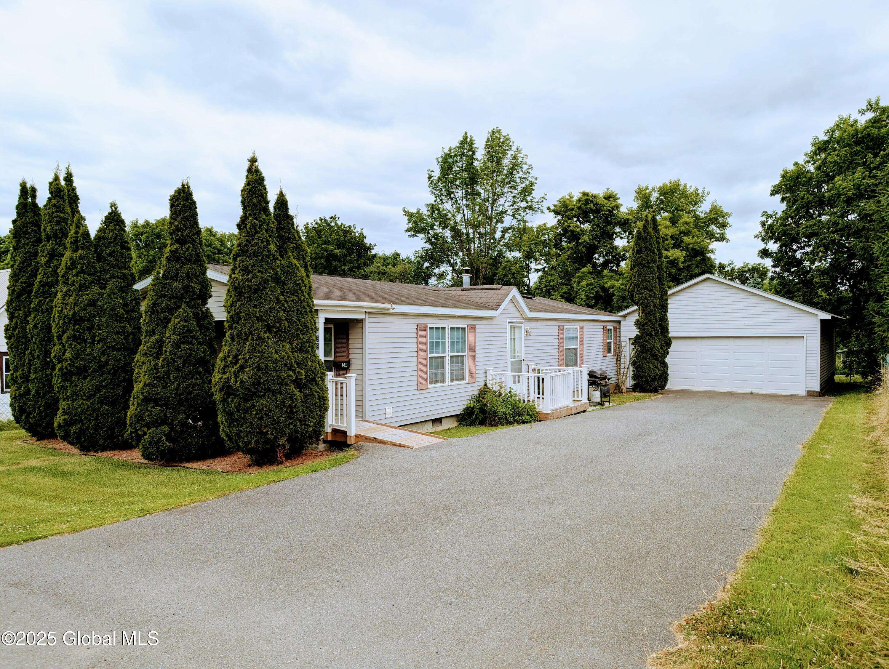 Ticonderoga, NY 12883,39 Defiance Street