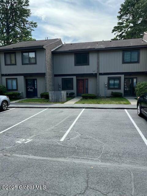 Albany, NY 12203,27 Point of Woods Dr Drive