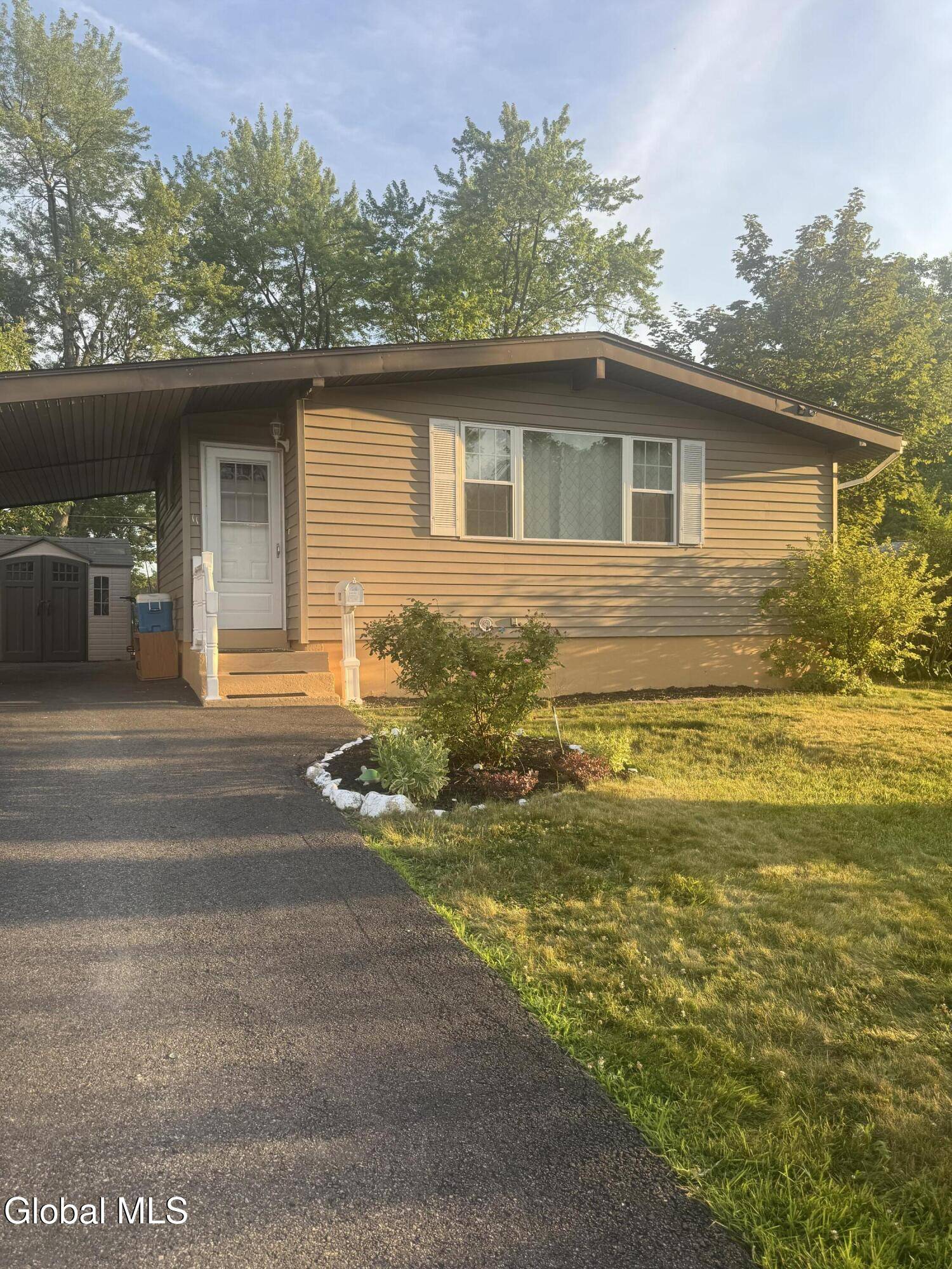 Colonie, NY 12110,11 Harold Avenue