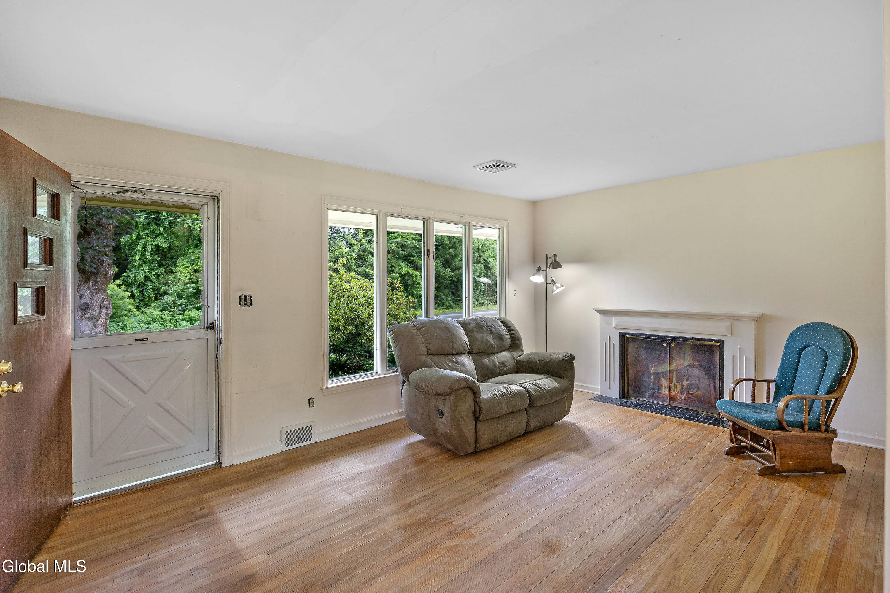 Charlton, NY 12019,31 Crooked Street