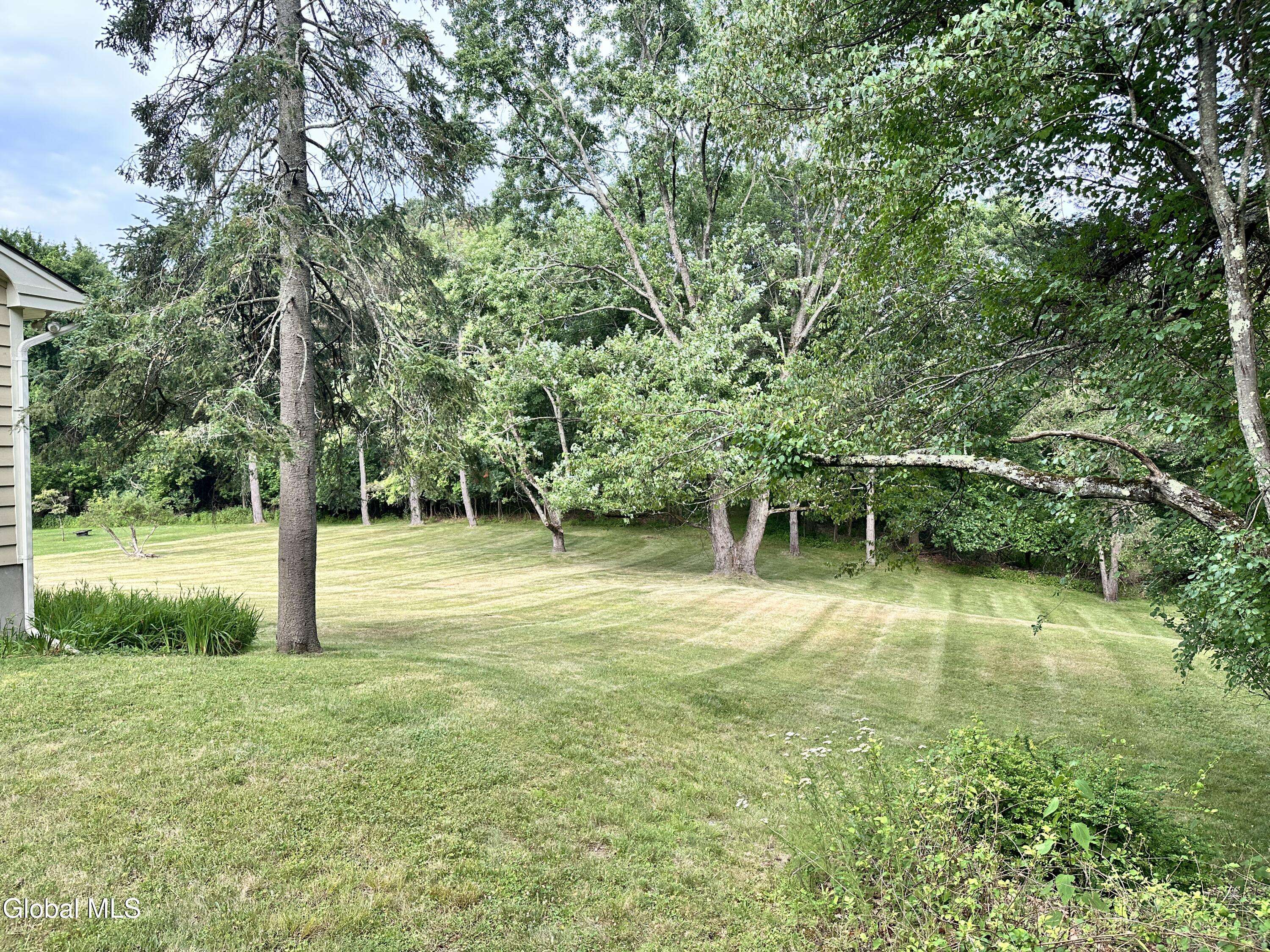 Troy, NY 12180,8 The Crossways