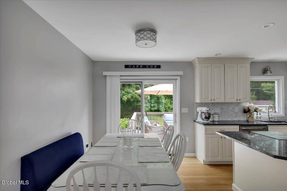 Colonie, NY 12110,33 Comely Lane