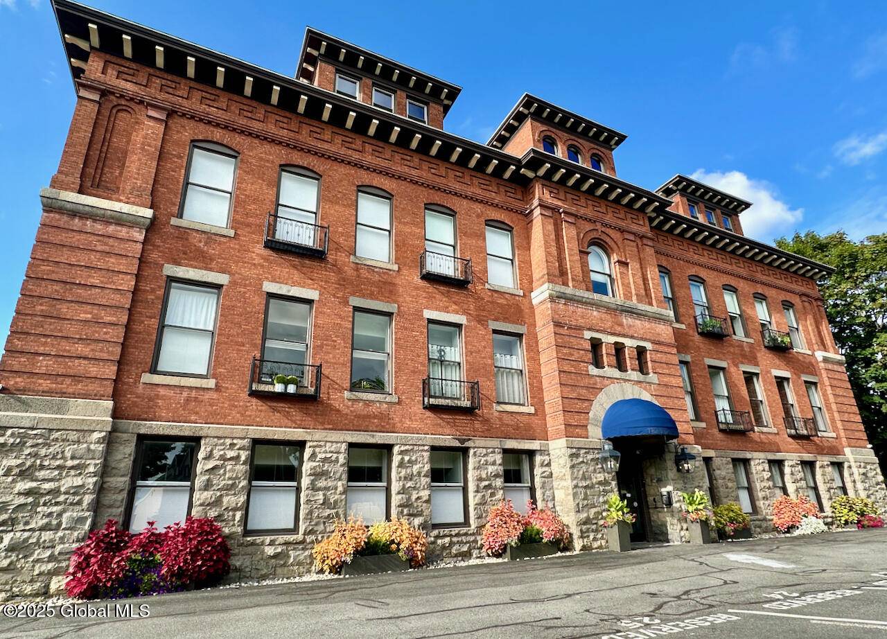 Saratoga Springs, NY 12866,77 Van Dam Street #406