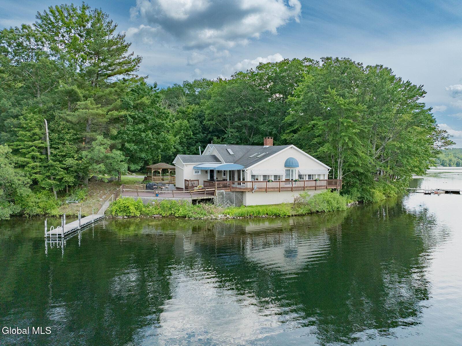 Argyle, NY 12823,35 Loon Island Way