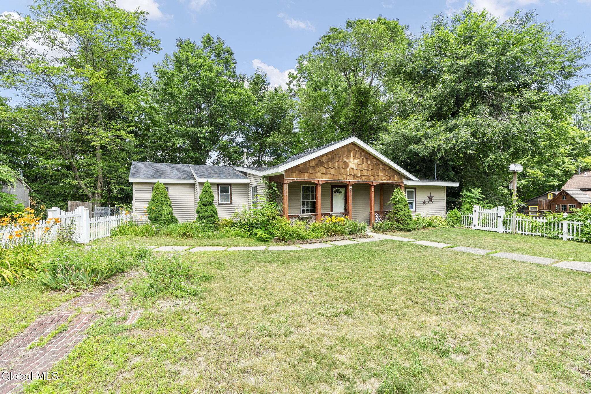 North Greenbush, NY 12198,31 Hidley Avenue