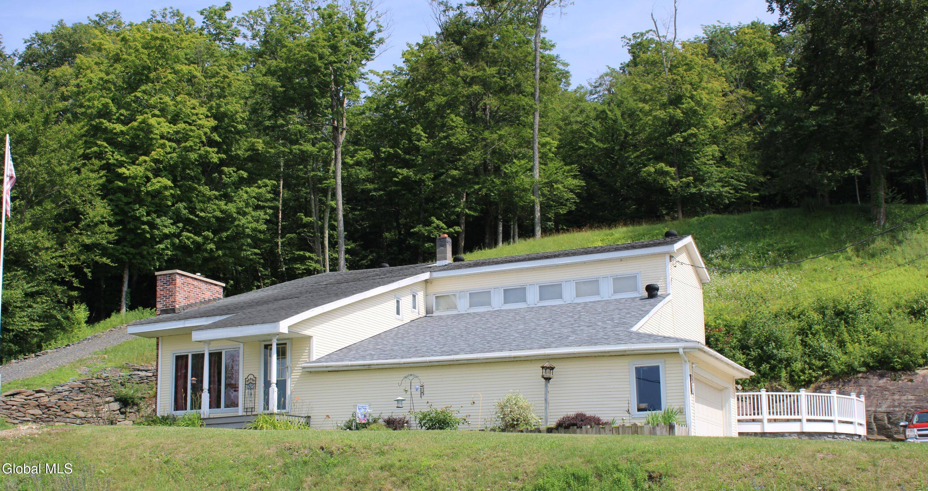 Greenwich, NY 12823,210 E Lake Road