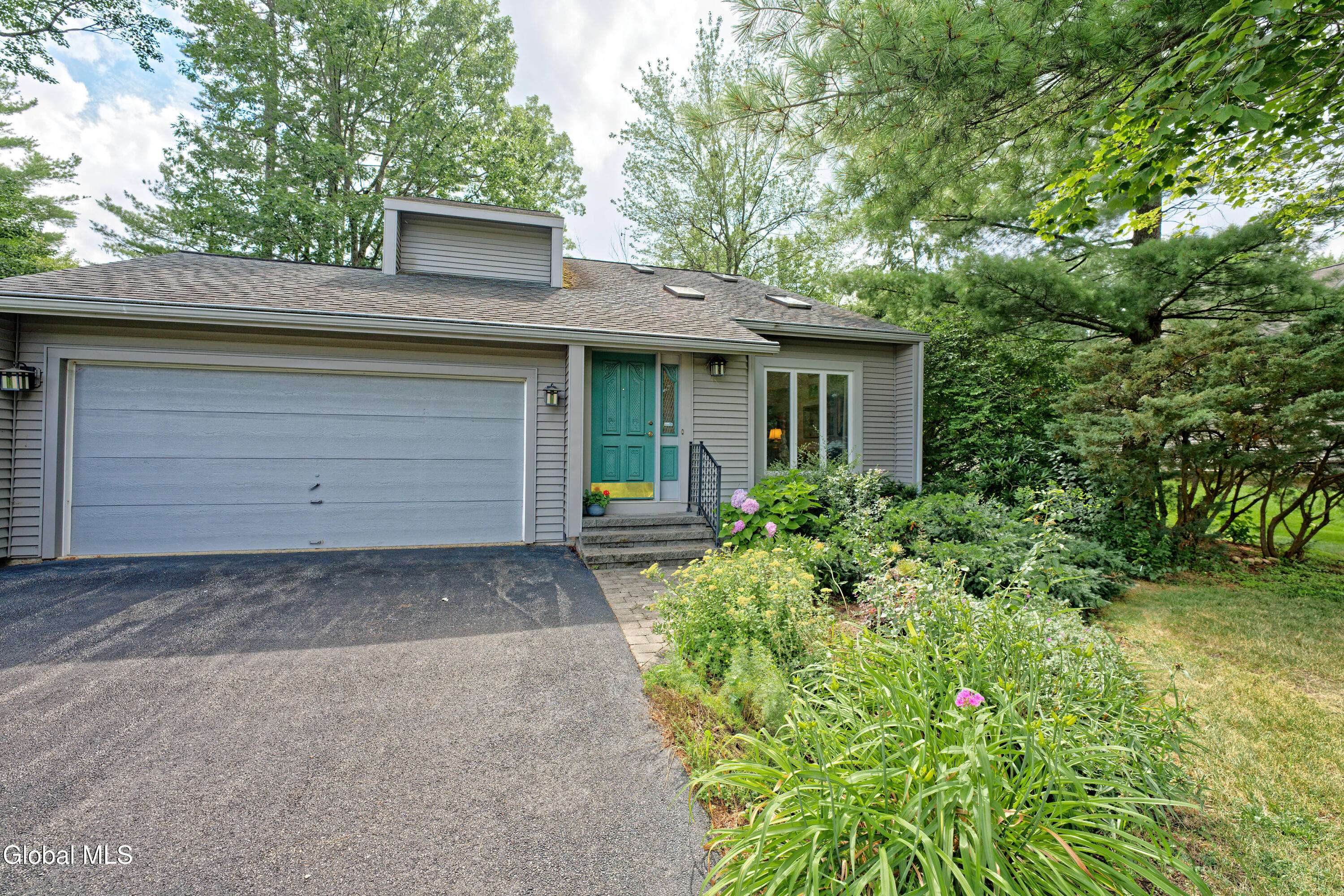 Niskayuna, NY 12309,35 Warwick Way