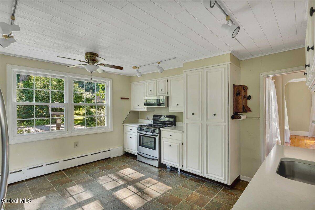 New Baltimore, NY 12087,963 Route 144