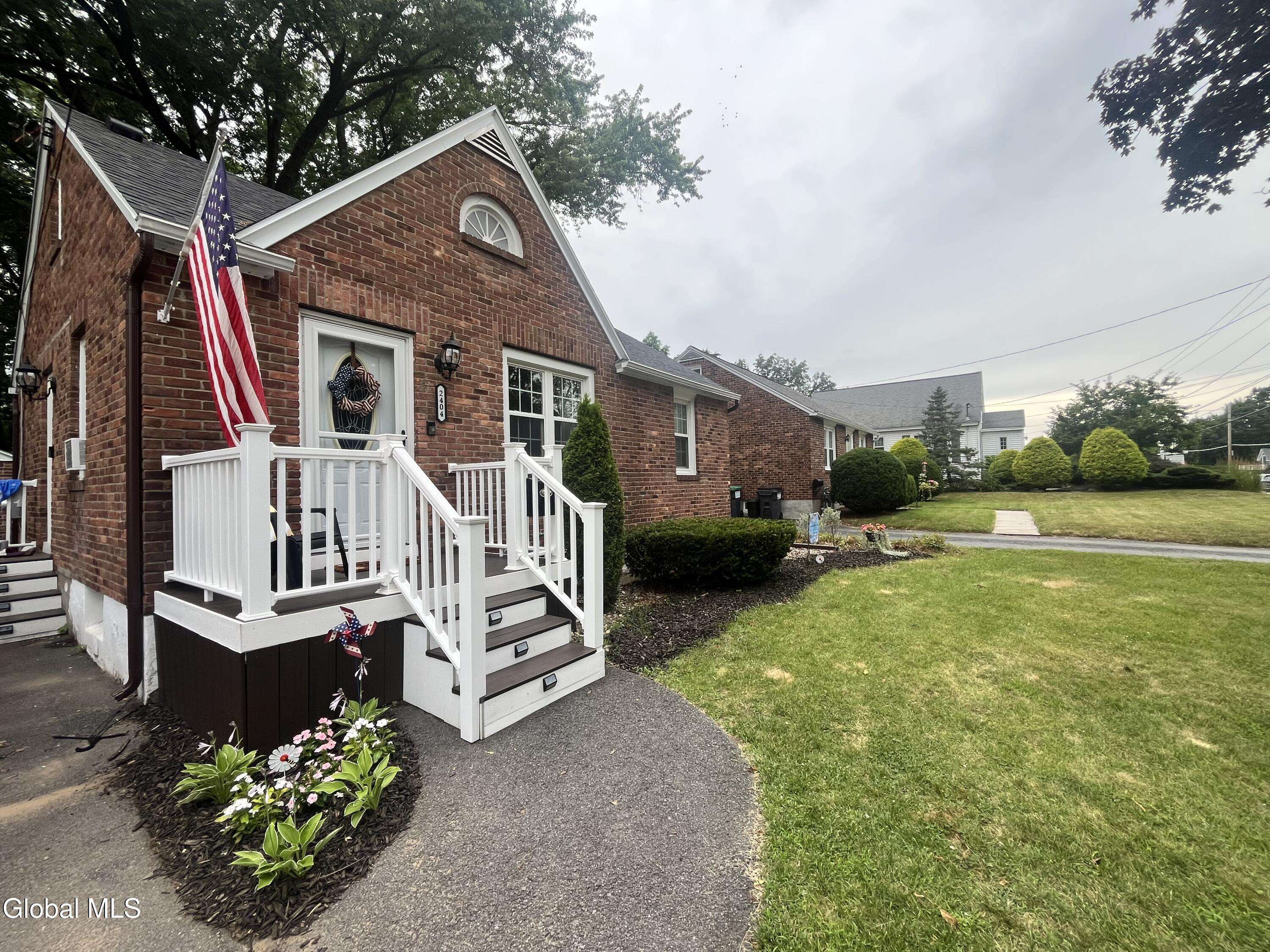Rotterdam, NY 12303,2404 Curry Road