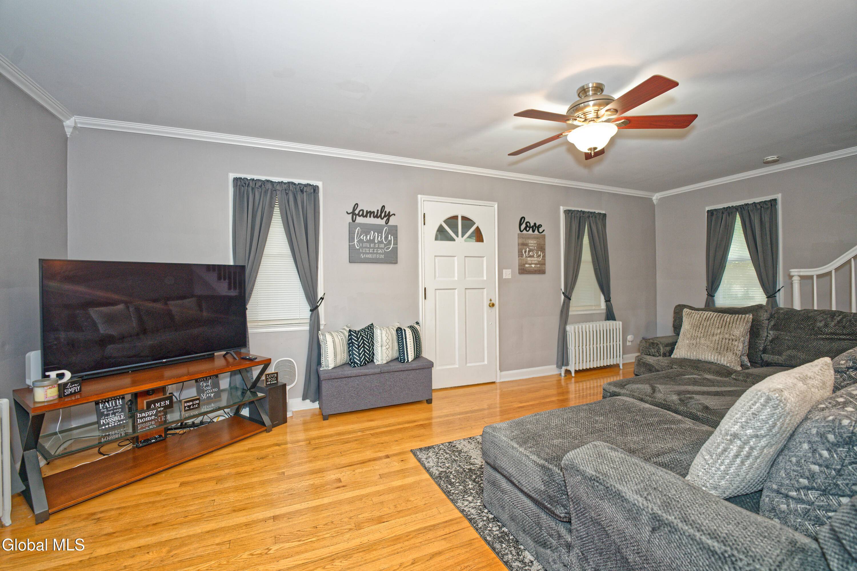 East Greenbush, NY 12144,274 Pinehurst Avenue