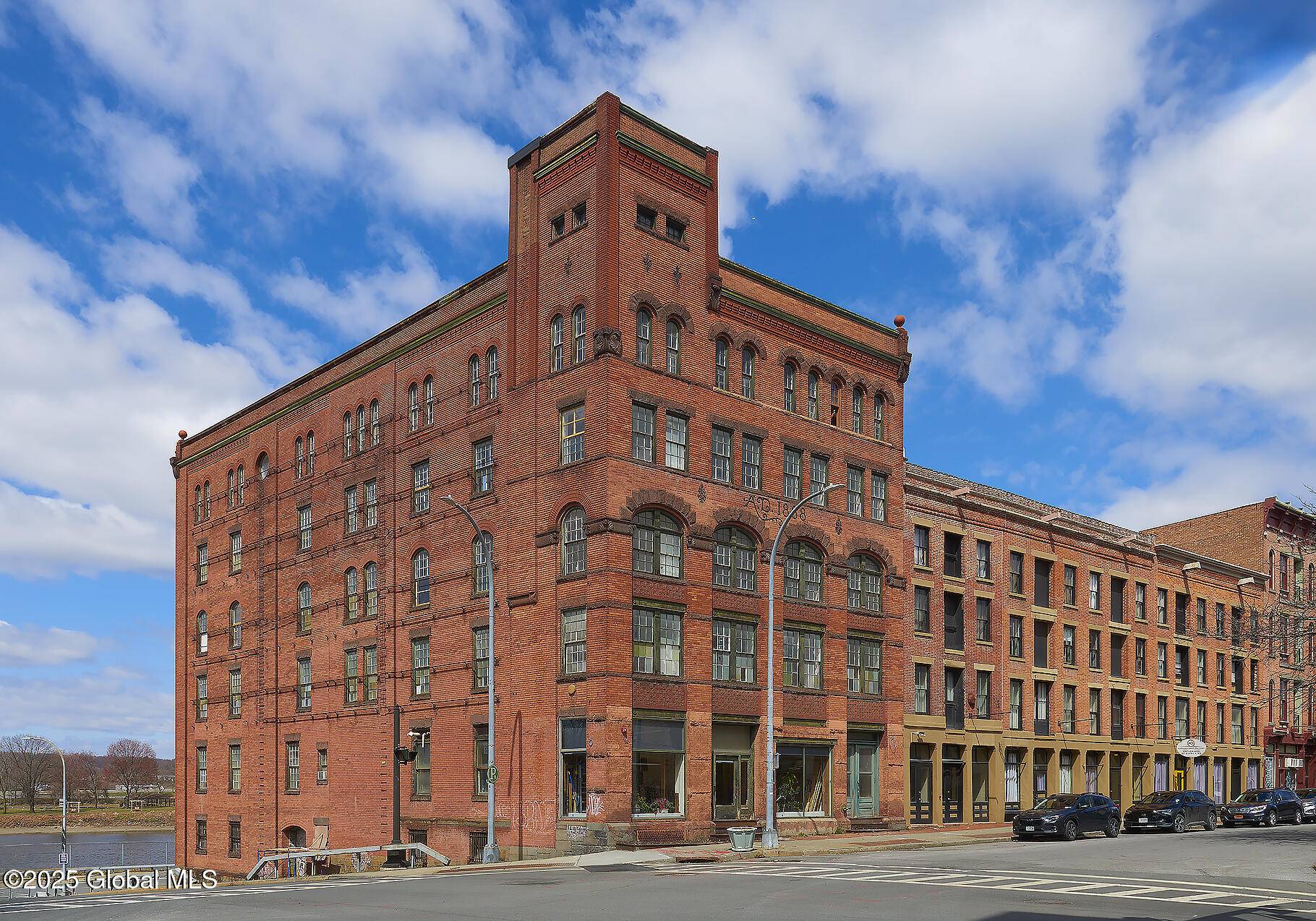 Troy, NY 12180,155 River Street #4C