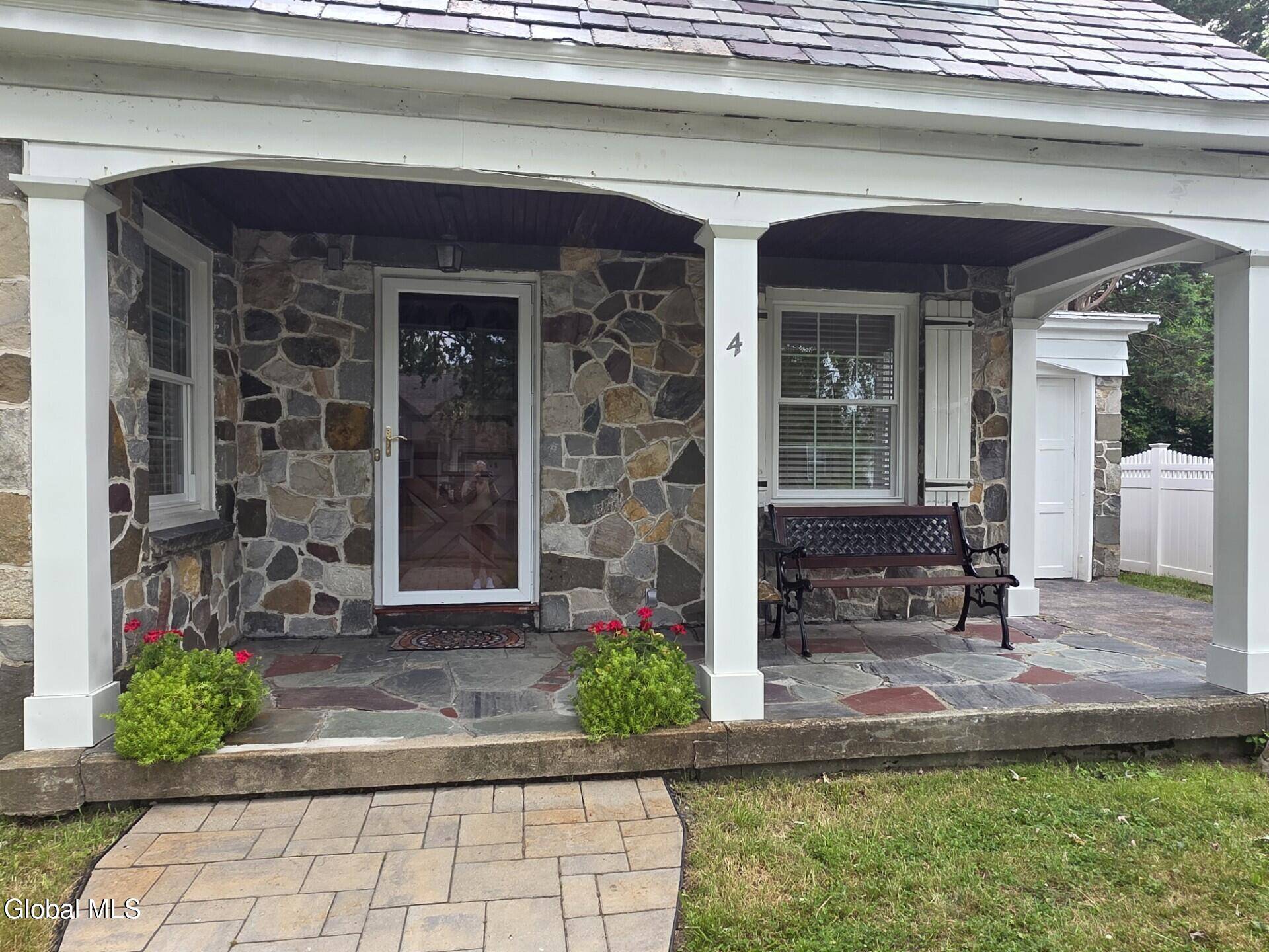 Albany, NY 12208,4 Berncliff Avenue
