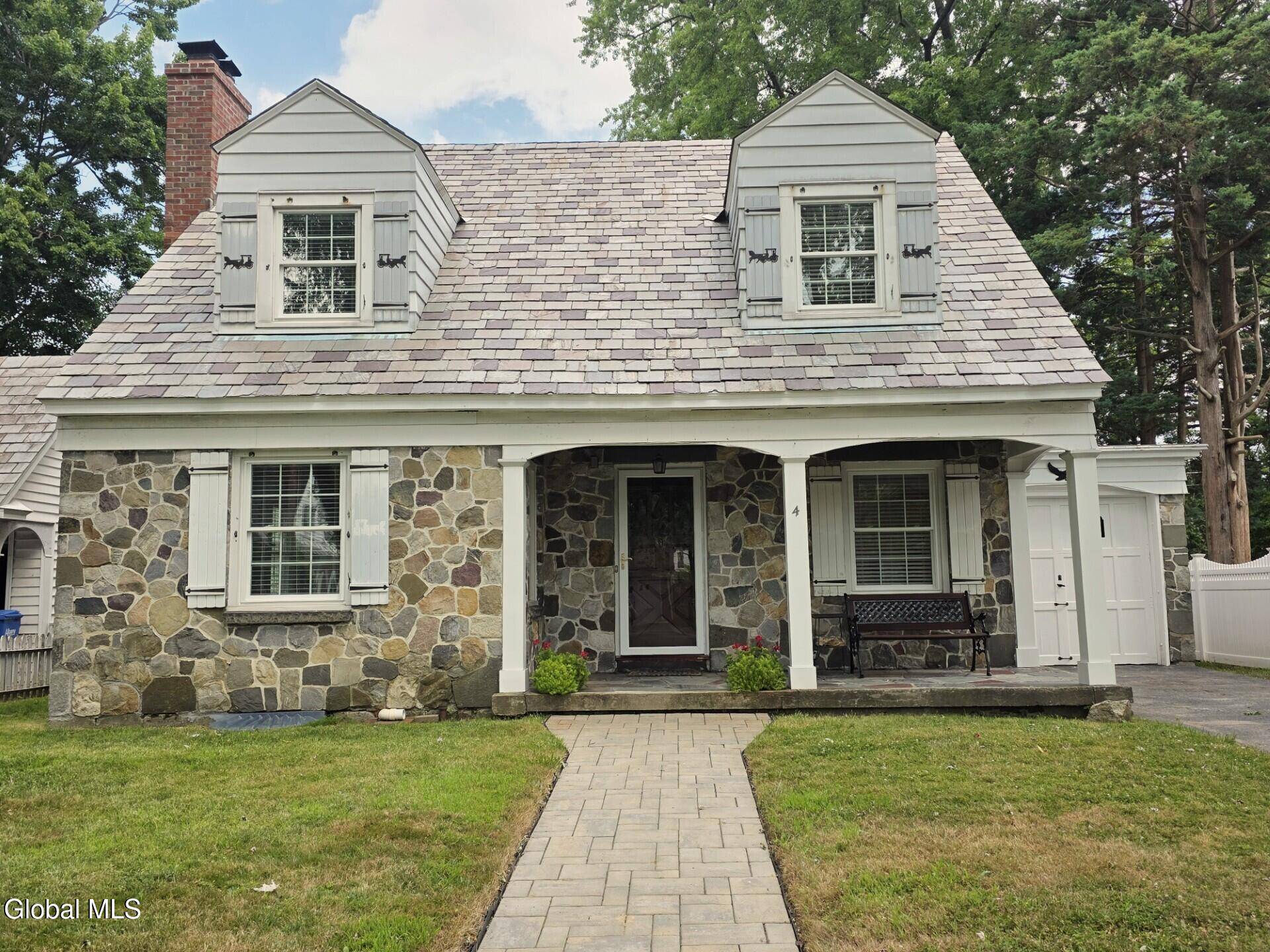 Albany, NY 12208,4 Berncliff Avenue