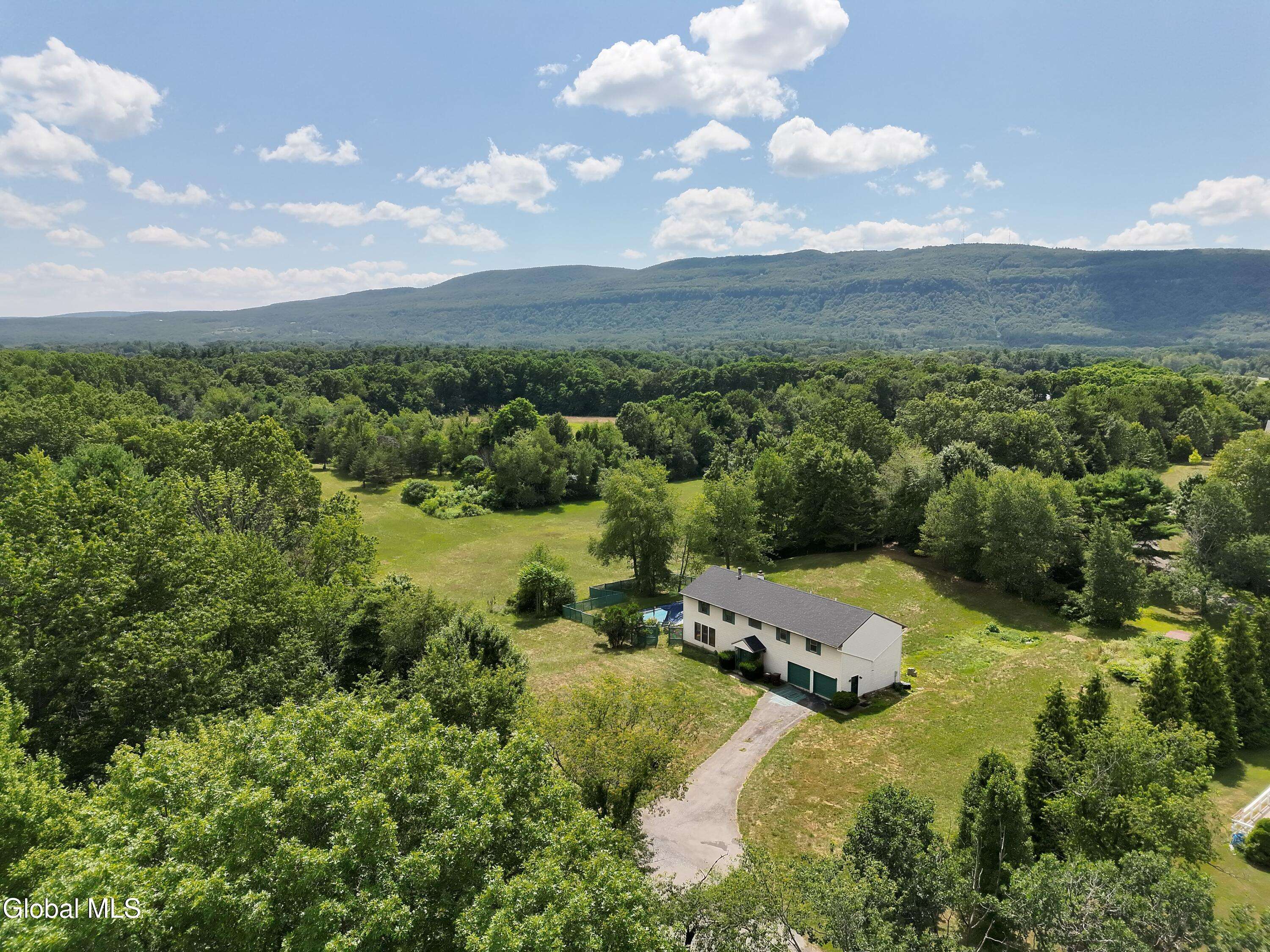 Voorheesville, NY 12186,16 Theresa Lane