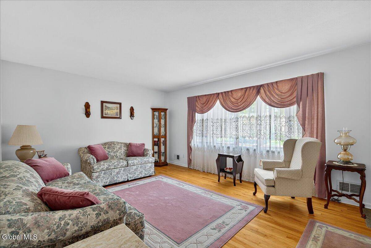 Guilderland, NY 12303,13 Terry Avenue