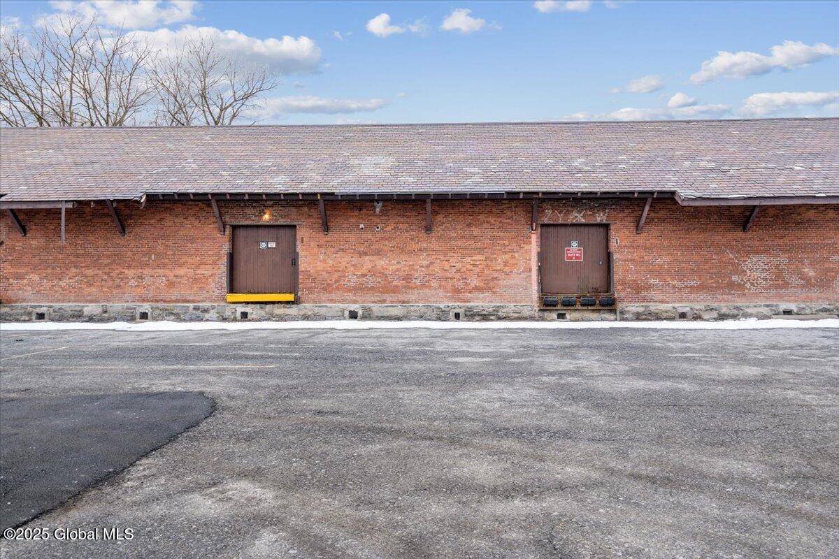 Saratoga Springs, NY 12866,80 W Circular Street