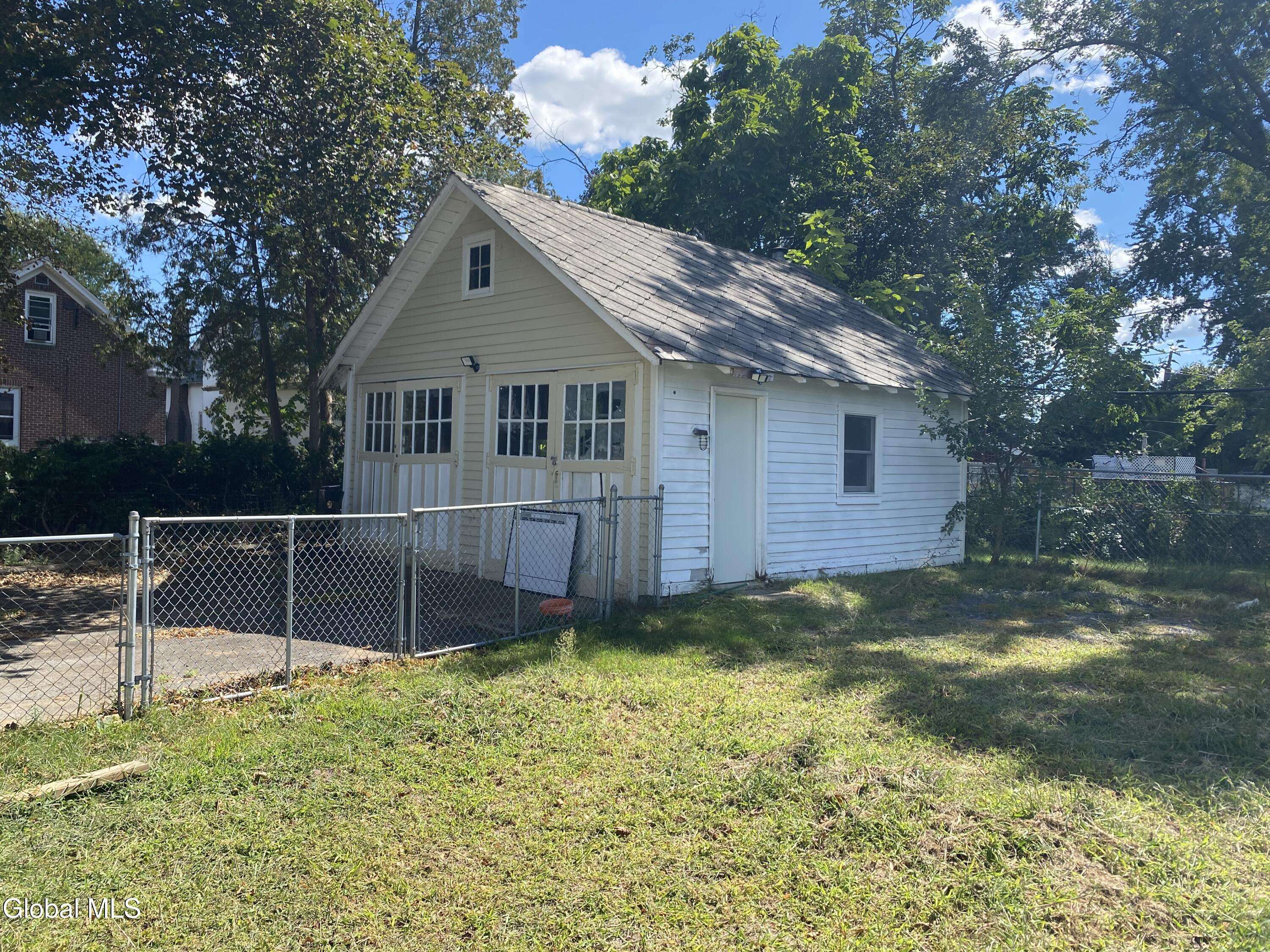 Rotterdam, NY 12306,2 Lawndale Avenue