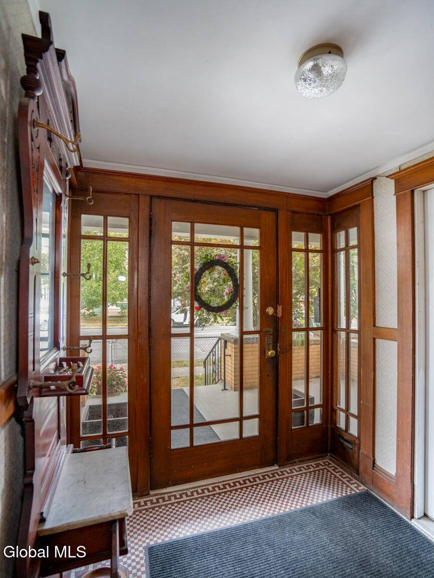 Troy, NY 12180,220 5th Avenue