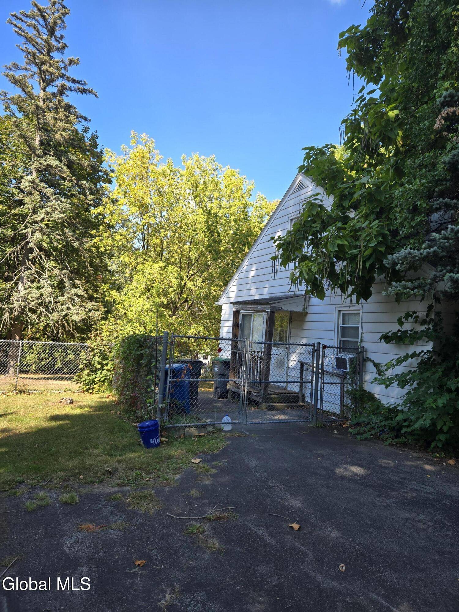 Colonie, NY 12110,14 Meadow Lane