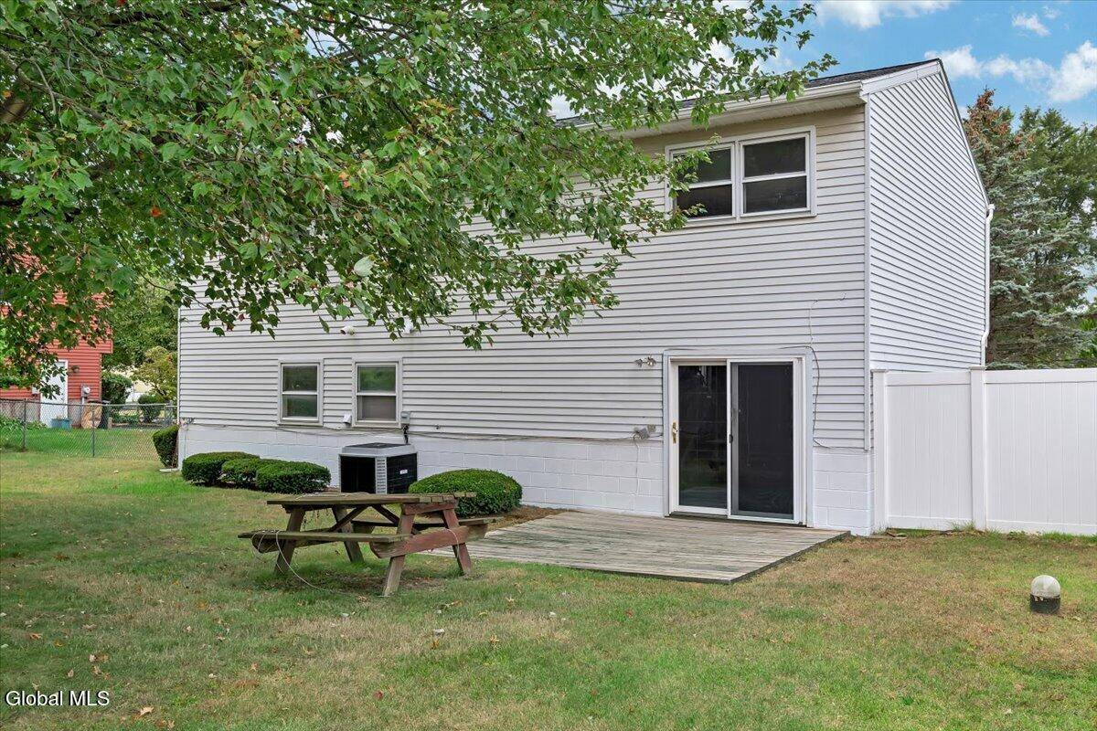 Colonie, NY 12205,25 Lynn Drive