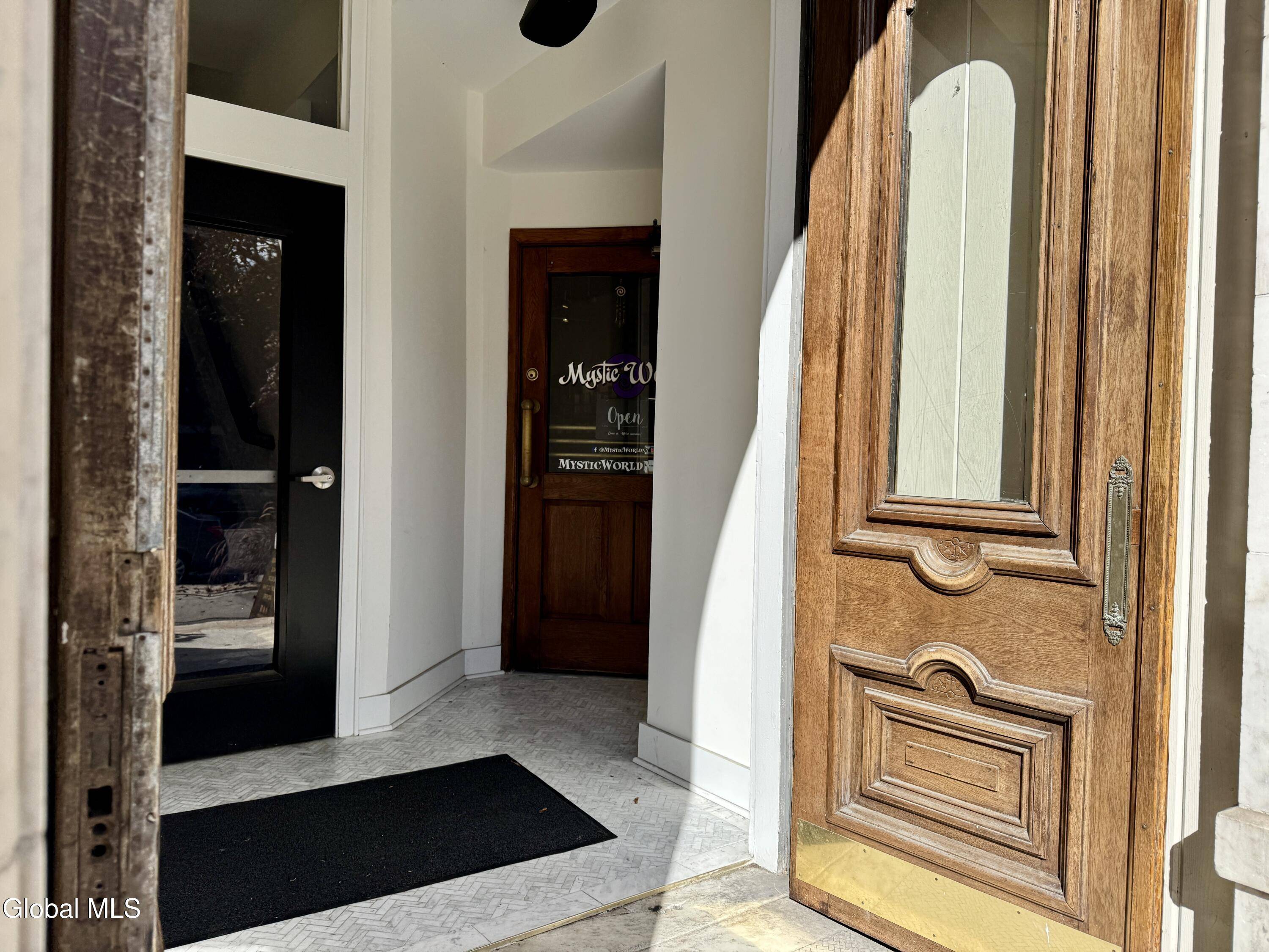 Saratoga Springs, Inside, NY 12866,423 Broadway