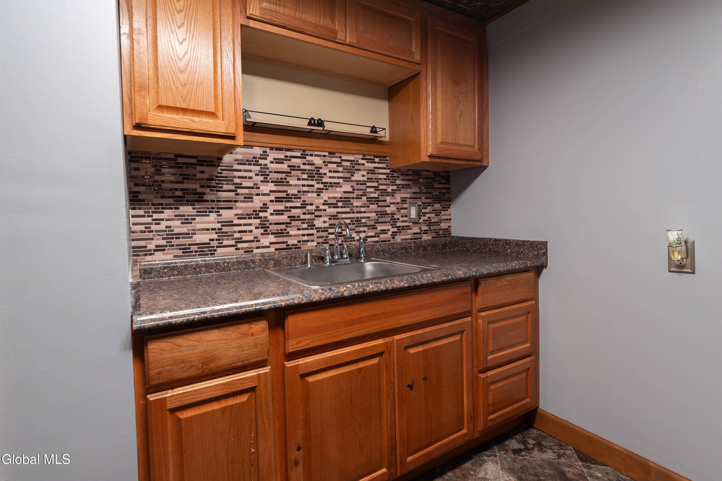 Saratoga Springs, Inside, NY 12866,99 Woodlawn Avenue #A