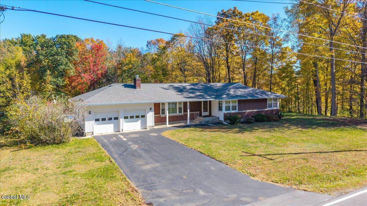 Greenfield, NY 12833,385 Locust Grove Road