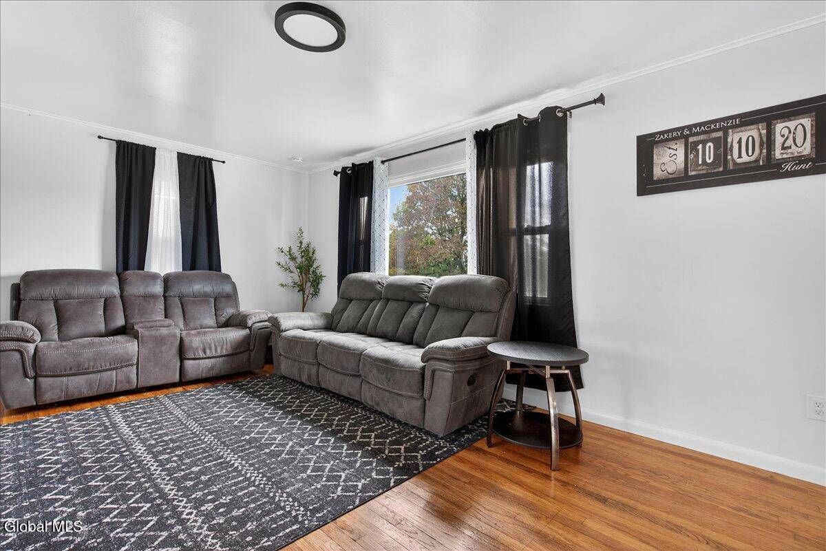 Brunswick, NY 12180,4 Sunset View Avenue