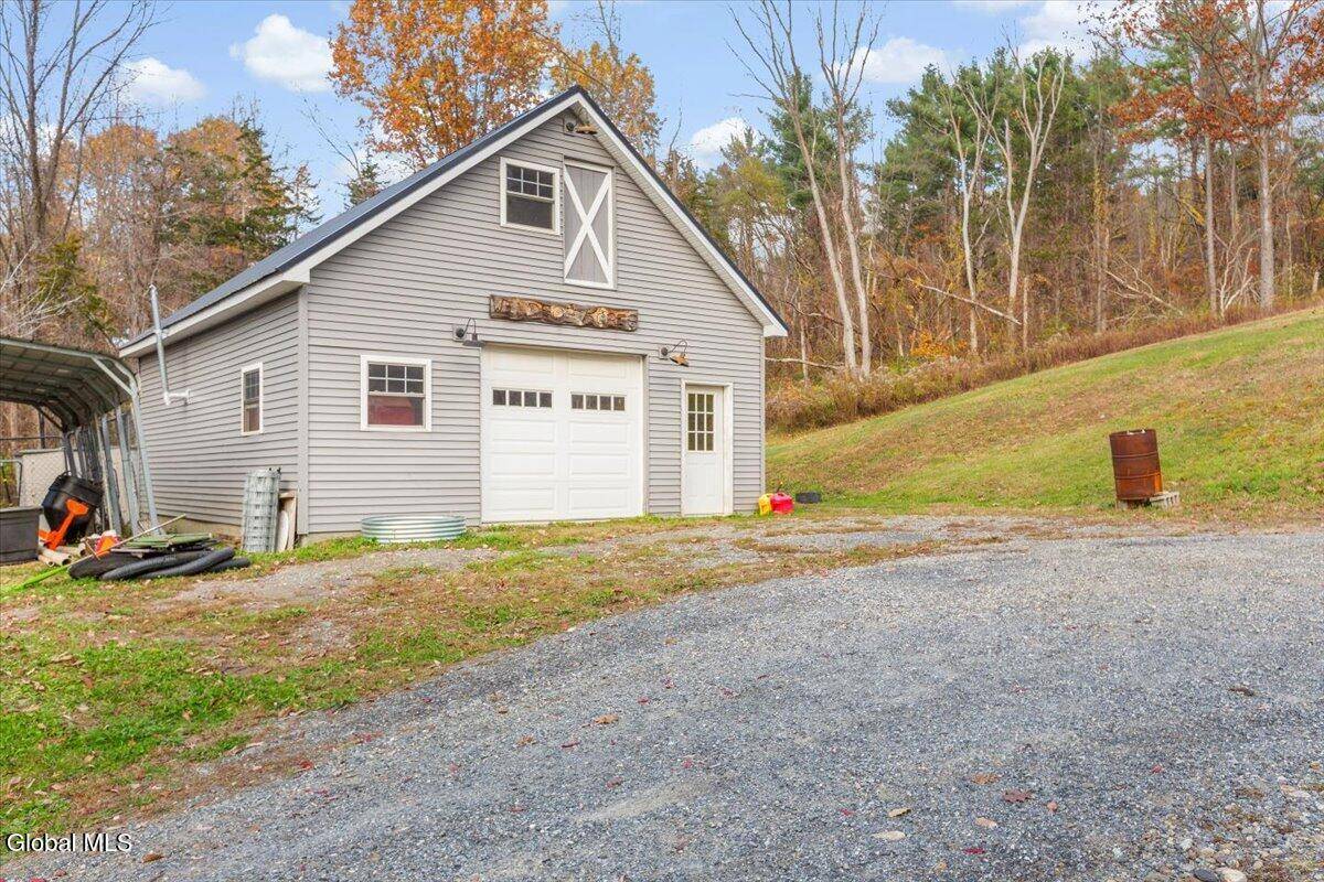 Hoosick, NY 12090,498 South Street