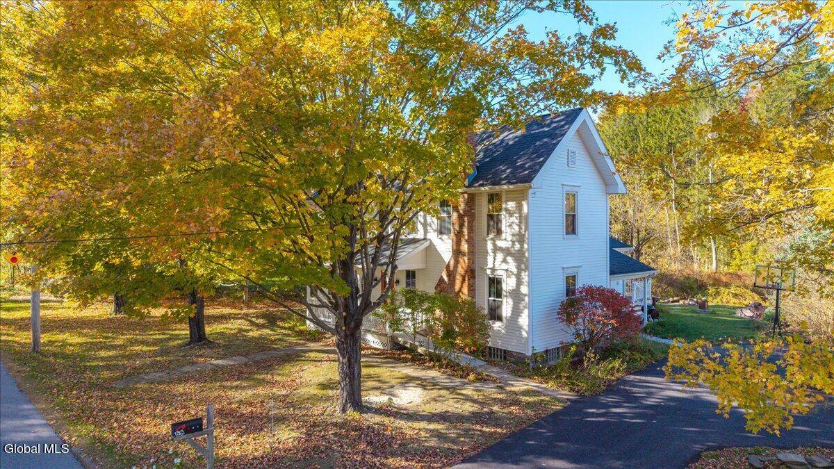 Charlton, NY 12302,68 Crooked Street