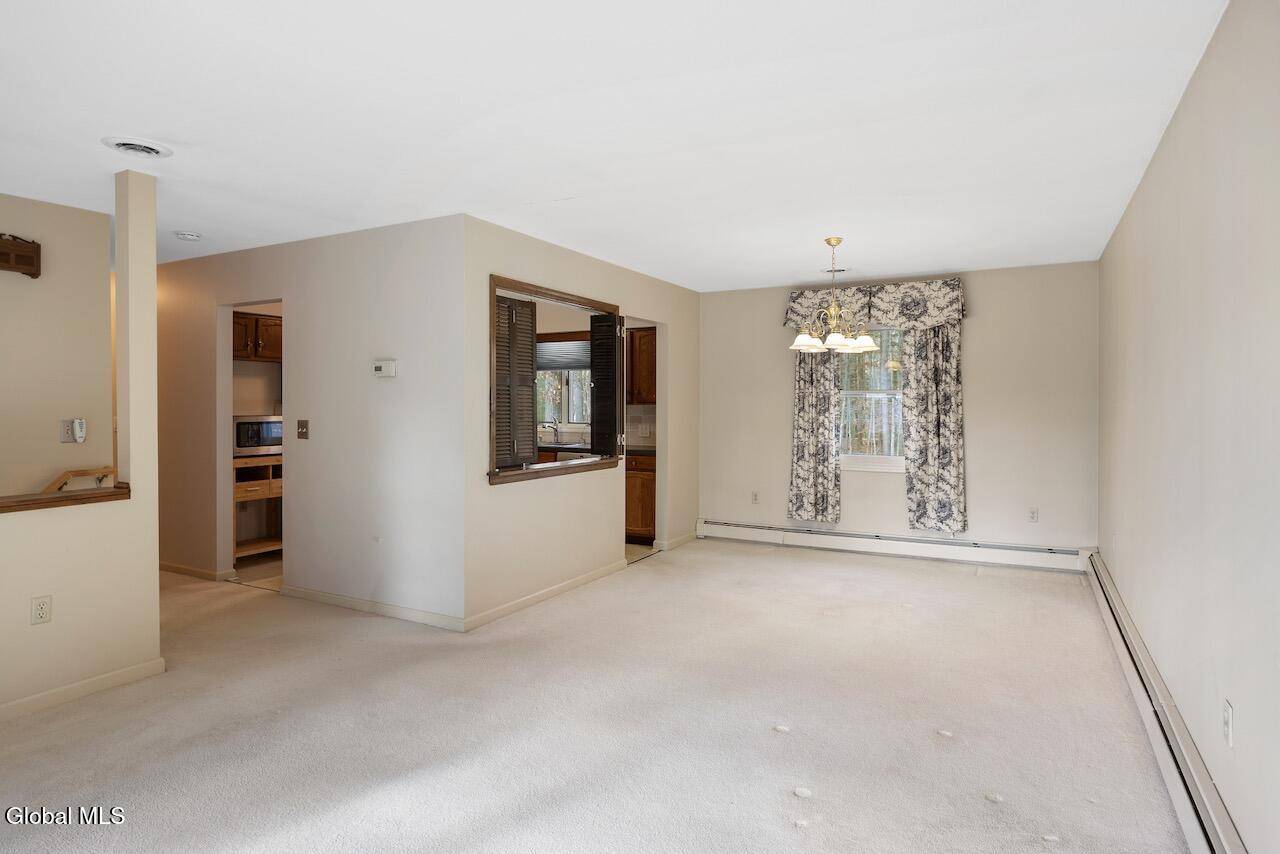 Milton, NY 12020,5 Birchtree Lane