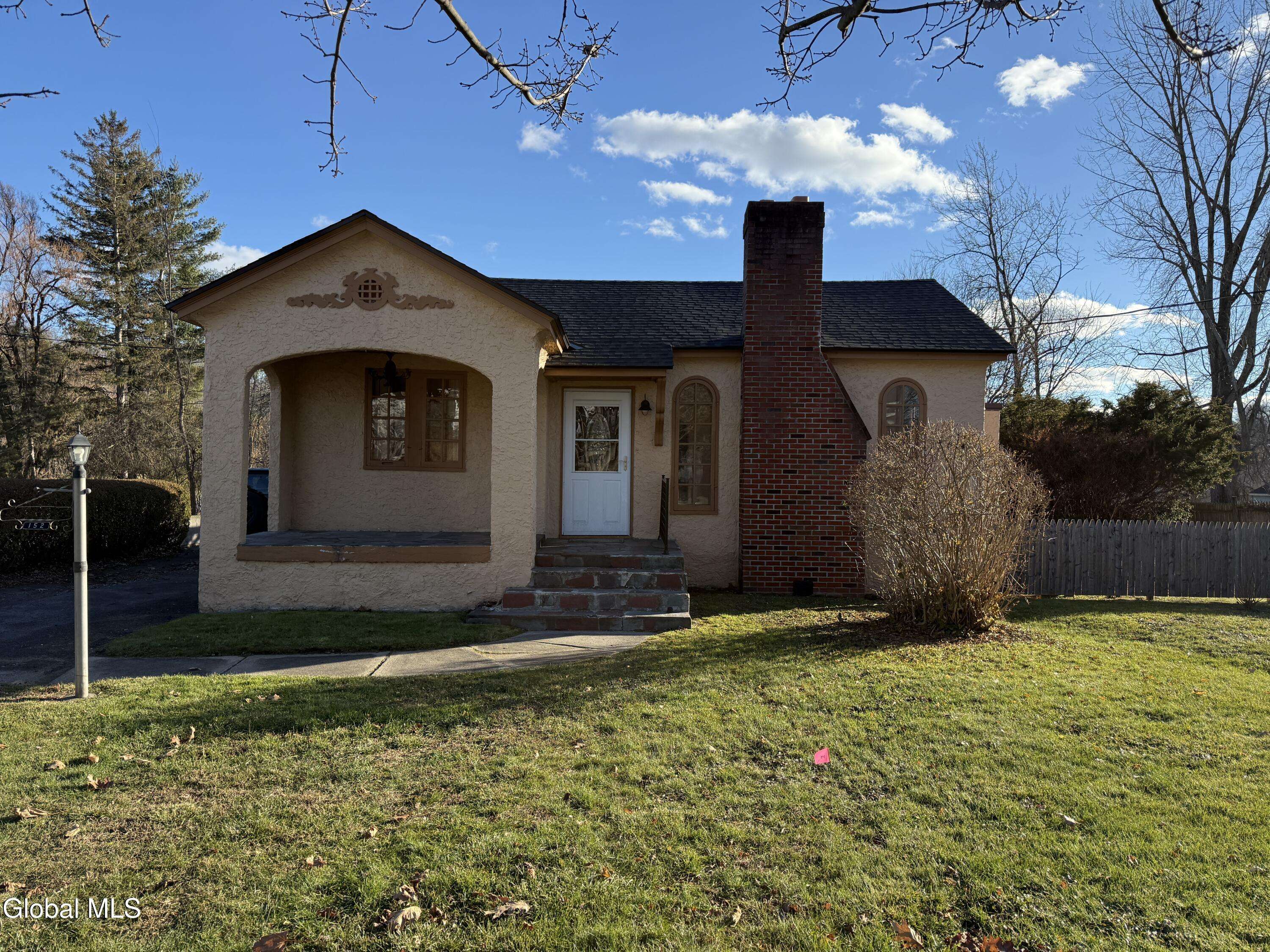 Johnstown, NY 12078,152 E State Street #Ext