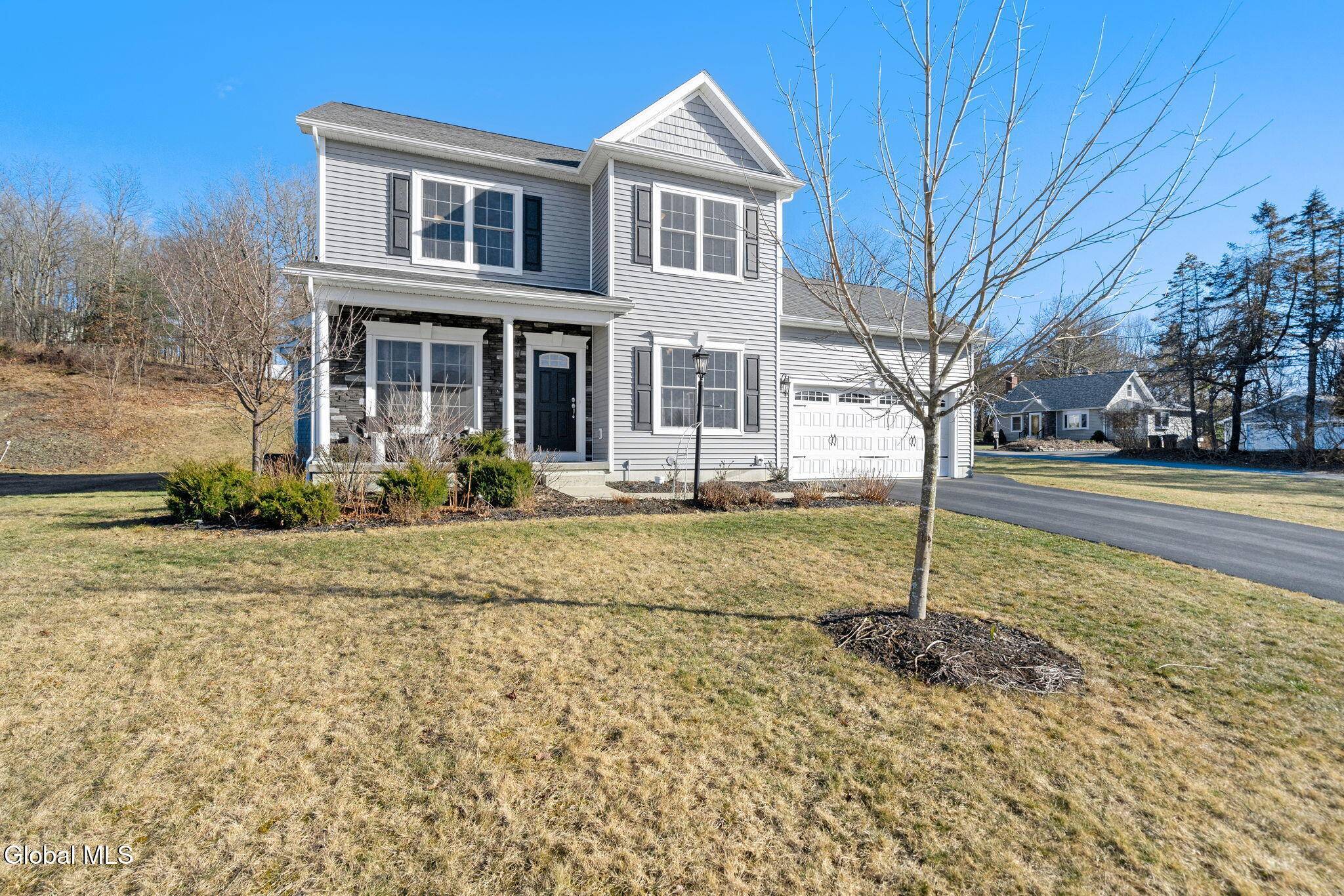 North Greenbush, NY 12180,2 Birch Court