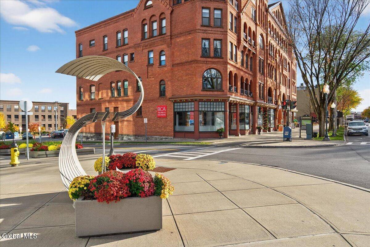 Saratoga, NY 12866,516 Broadway