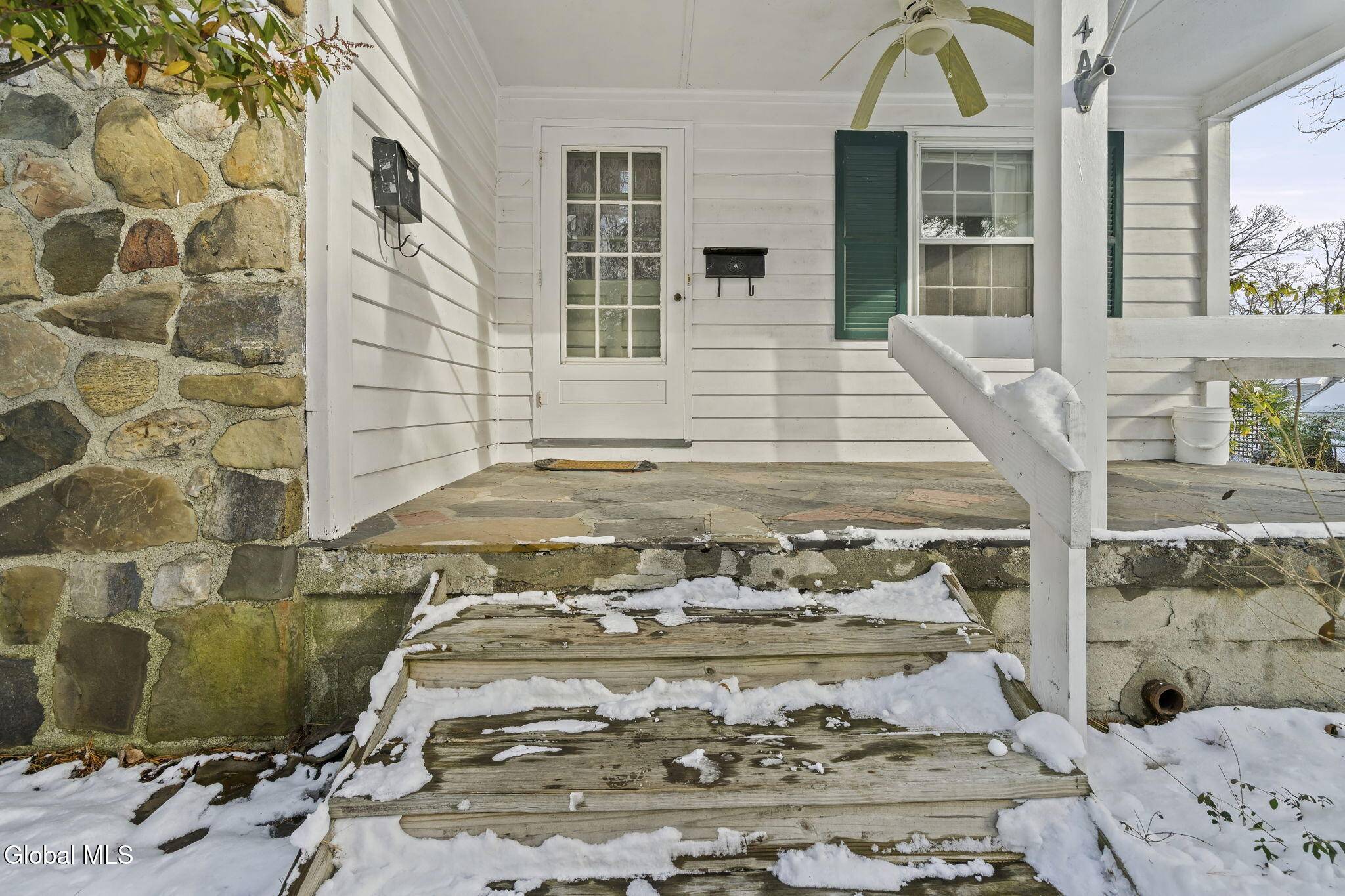 Bethlehem, NY 12054,4 Woodridge Road