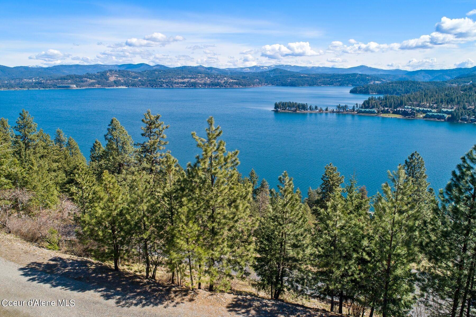 Coeur d'Alene, ID 83814,4926 S Scenic Dr