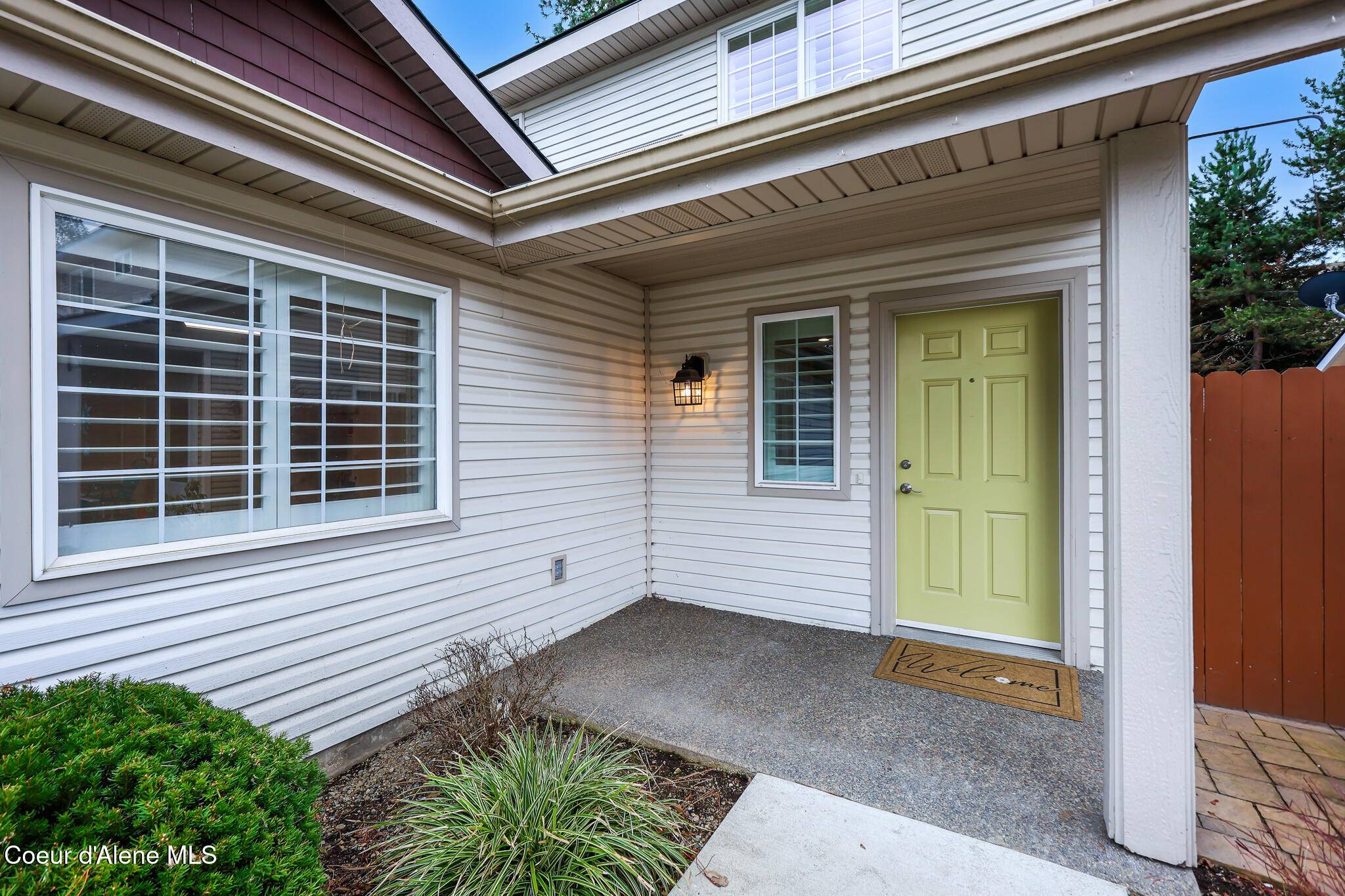 Coeur d'Alene, ID 83815,326 E KNOTTY PINE LN