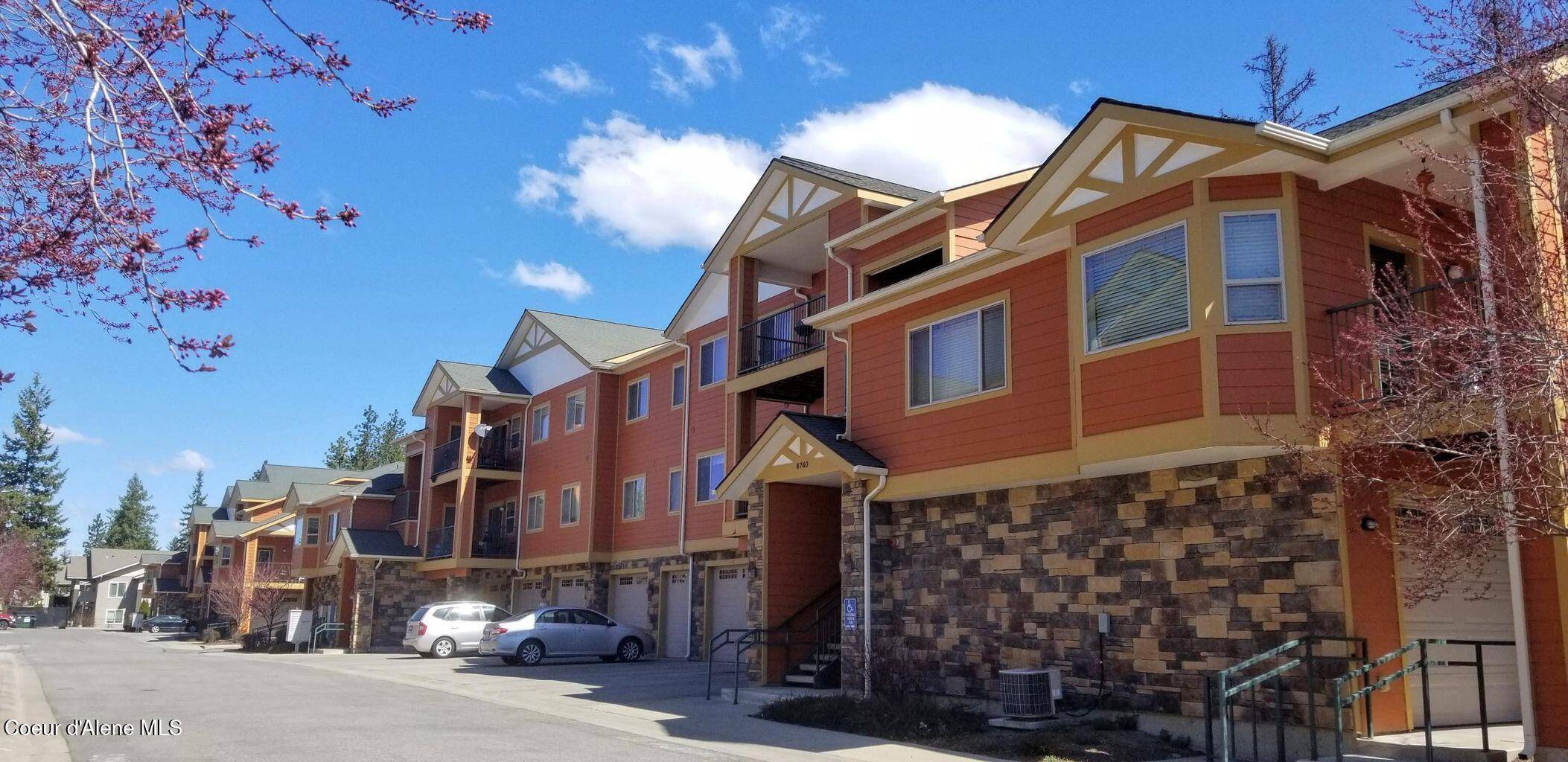 Coeur d'Alene, ID 83815,6740 N SPURWING LOOP ##200