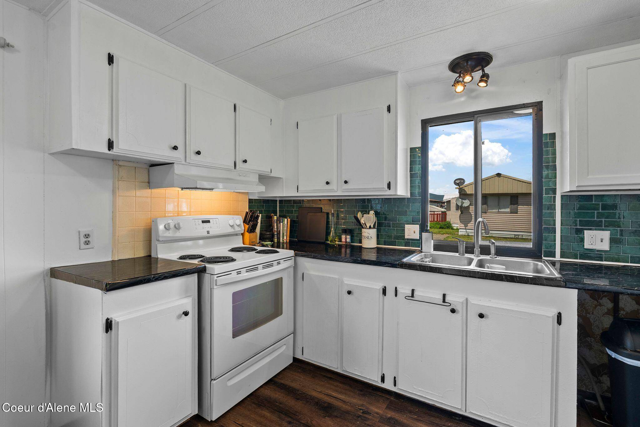 Ponderay, ID 83852,1100 Kootenai Cutoff Rd #11