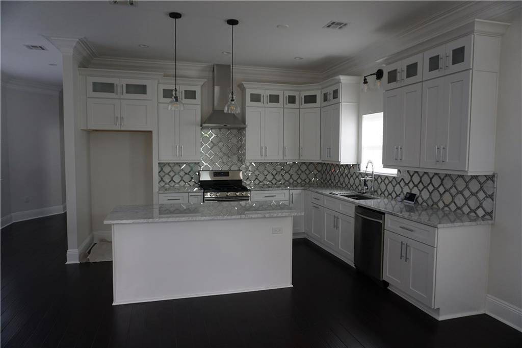 New Orleans, LA 70115,3026 S SARATOGA ST
