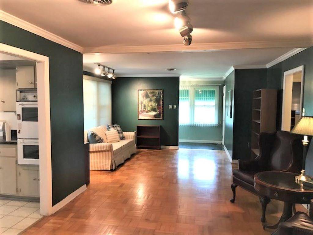 Metairie, LA 70001,428 BEVERLY GARDEN DR