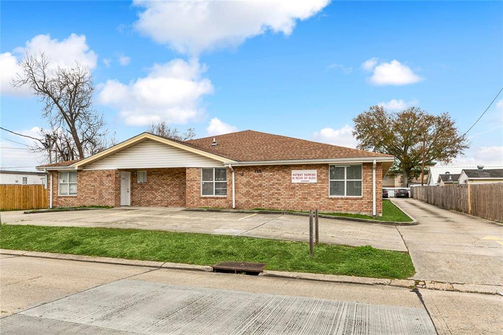 Chalmette, LA 70043,315 W GENIE ST