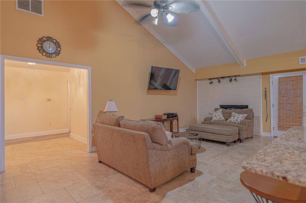Baton Rouge, LA 70817,5708 STONEWALL DR