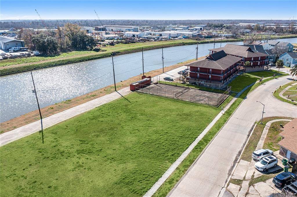 Harvey, LA 70058,4289-93 LAC SAINT PIERRE DR