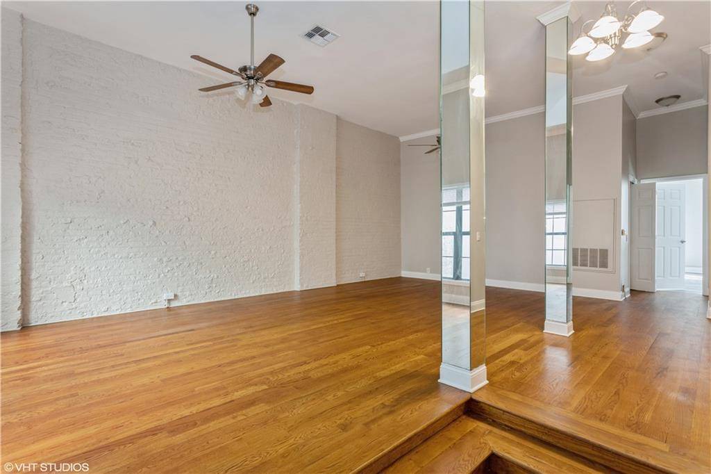 New Orleans, LA 70130,760 MAGAZINE ST #305A