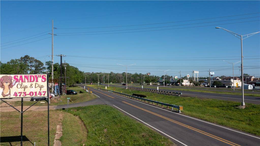 Alexandria, LA 71303,2402 S MACARTHUR DR