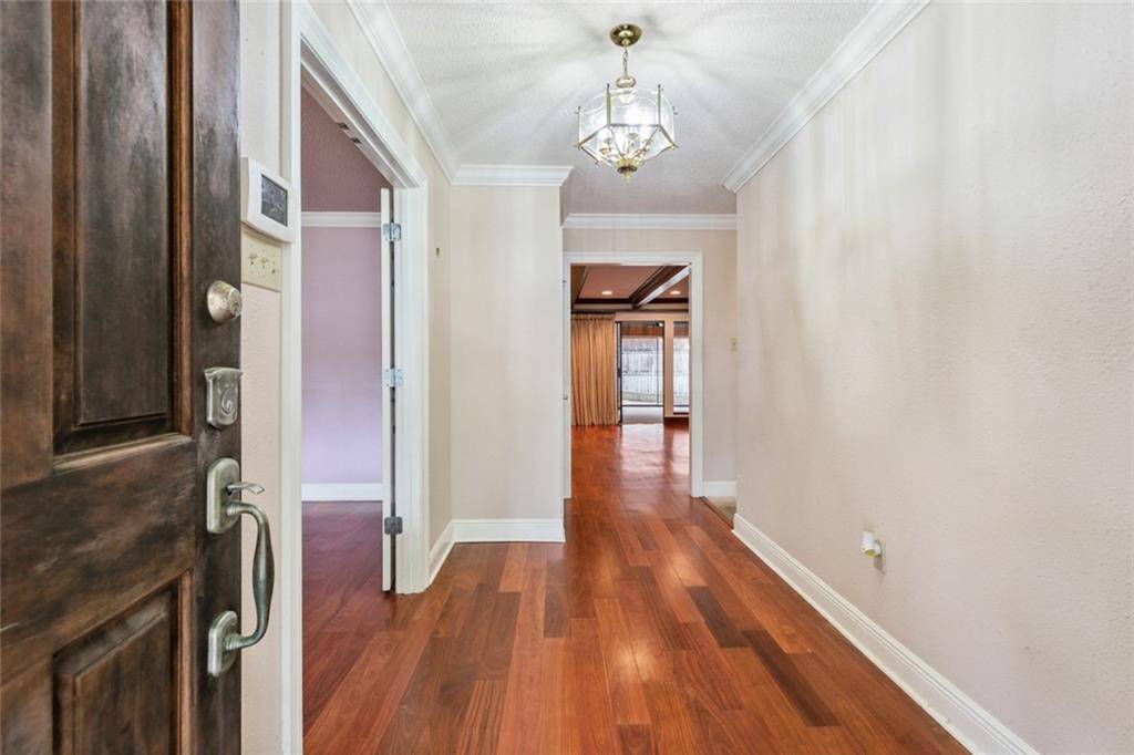 Metairie, LA 70002,3825 SEVERN AVE