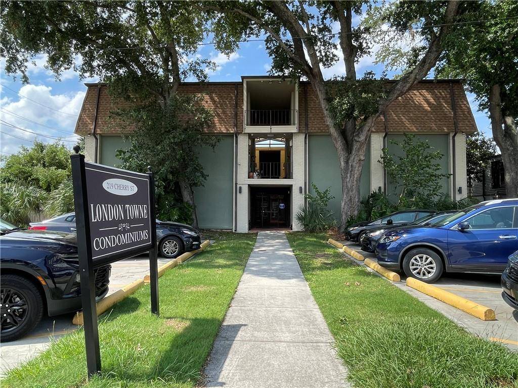 Metairie, LA 70005,222 LONDON AVE #111