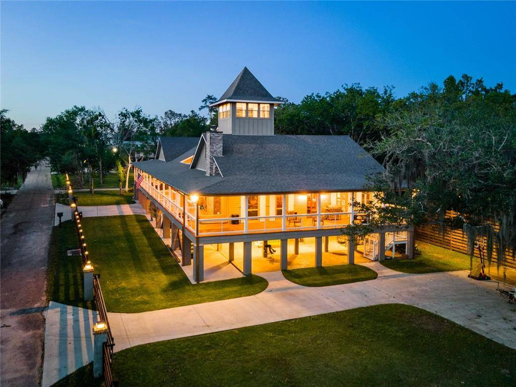Mandeville, LA 70448,115 HOLLY ST
