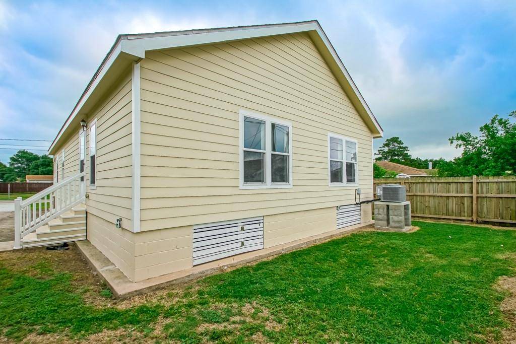 Chalmette, LA 70043,70 OLD HICKORY ST